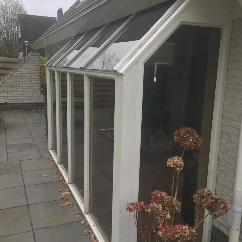nieuw-kozijn-met-veel-glas1