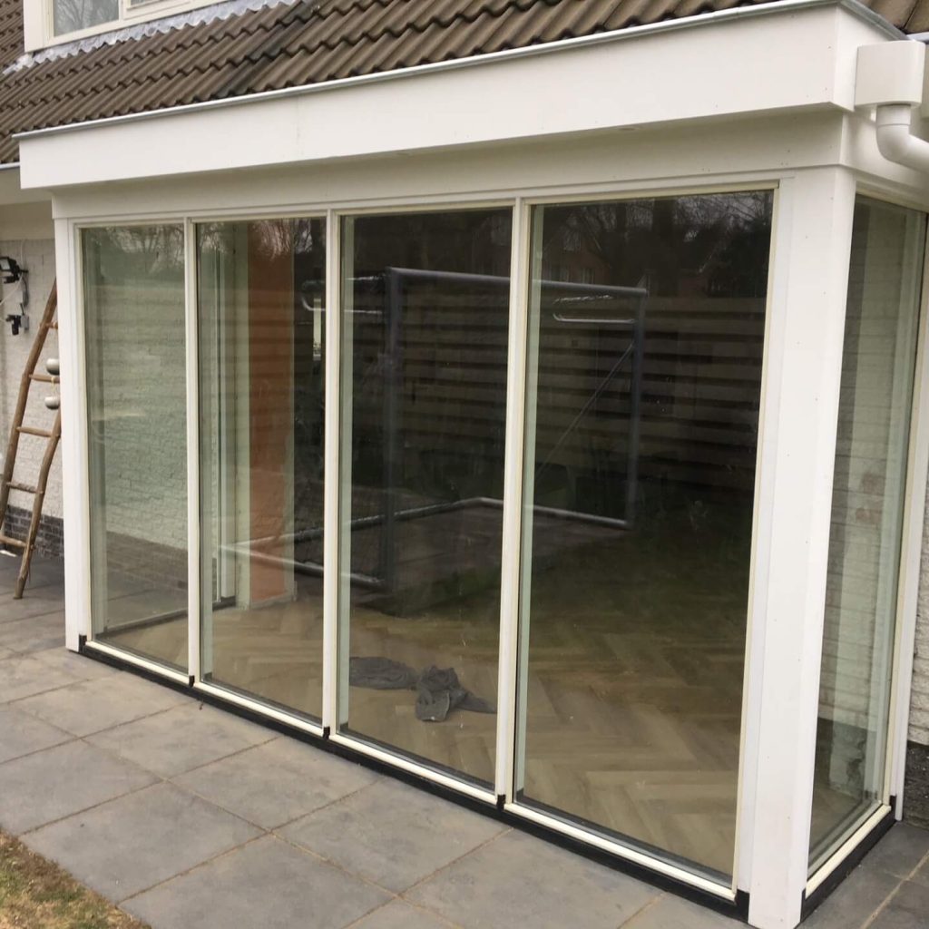 nieuw-kozijn-met-veel-glas3