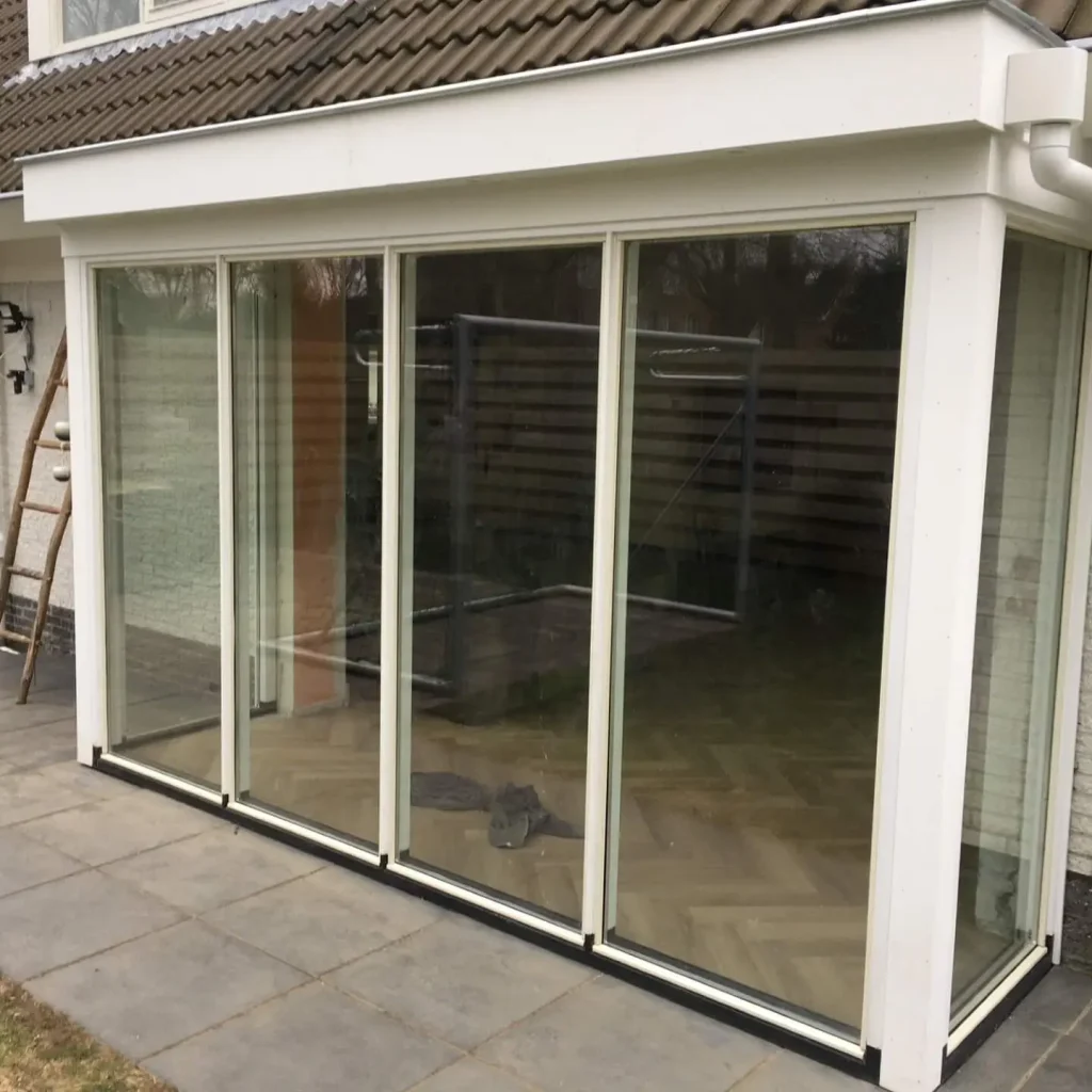 nieuw-kozijn-met-veel-glas3